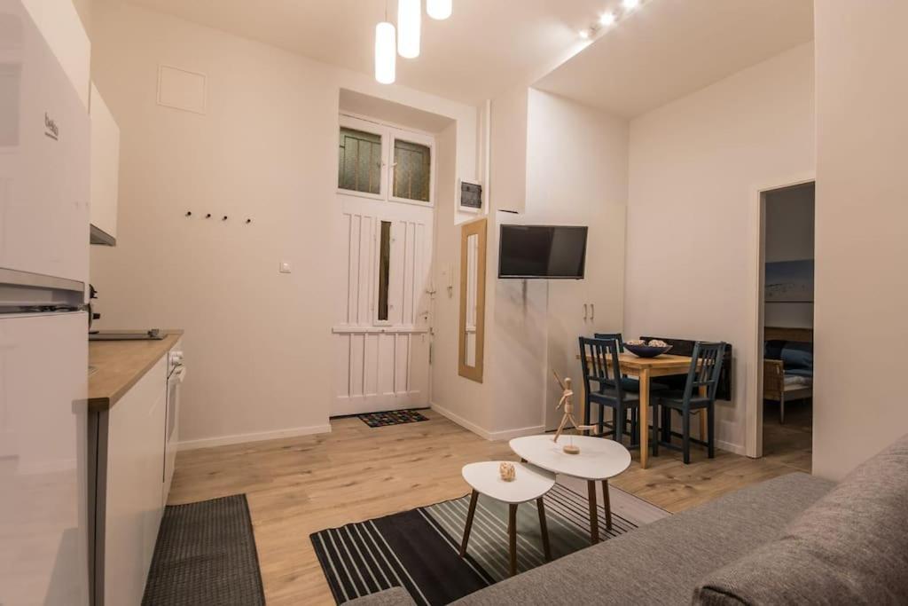 A+ Budapest Central Dob Street Apartamento Exterior foto