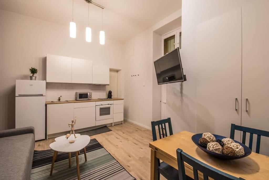 A+ Budapest Central Dob Street Apartamento Exterior foto